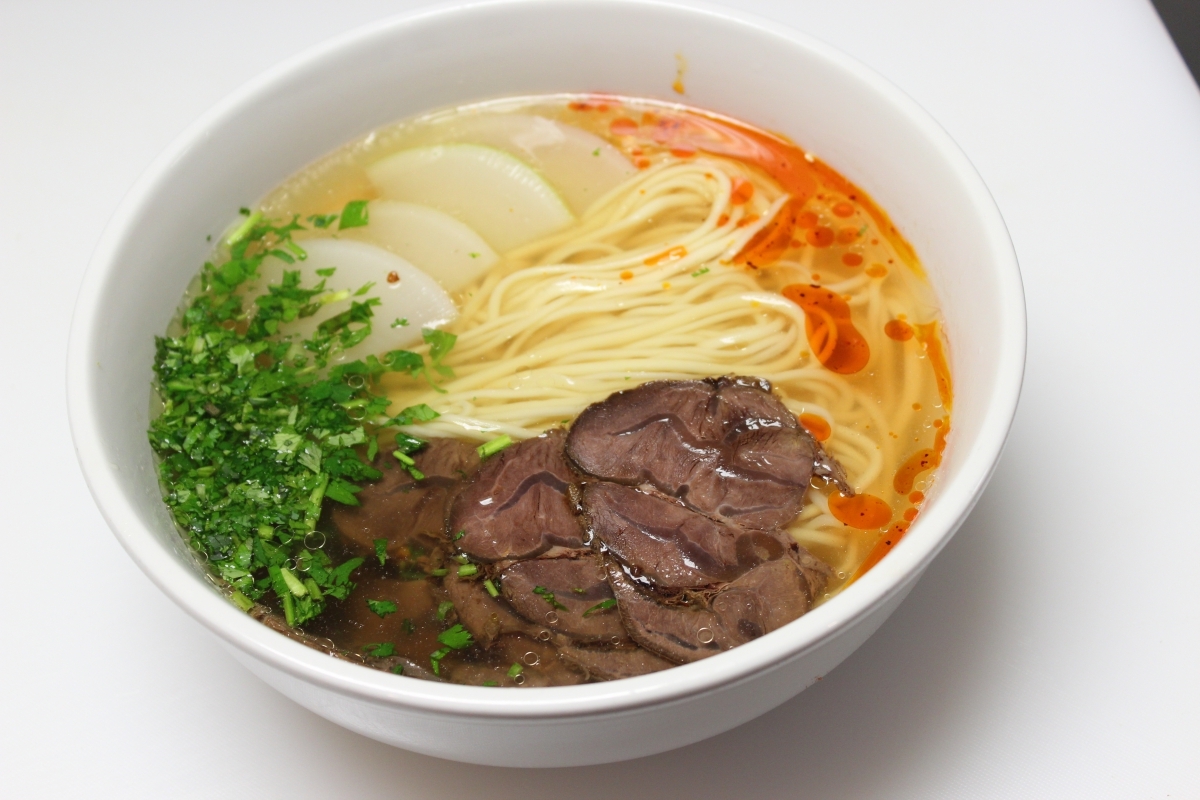 （招牌）清汤牛肉拉面 soup noodle with sirloin 9.99