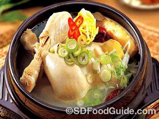富家韓國烤肉（Buga Korean BBQ）的參雞湯非常誘人。（圖／富家）