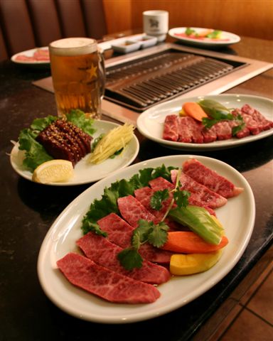 鹤桥烧肉（Tsuruhashi Japanese BBQ）能吃到上等的神户牛肉