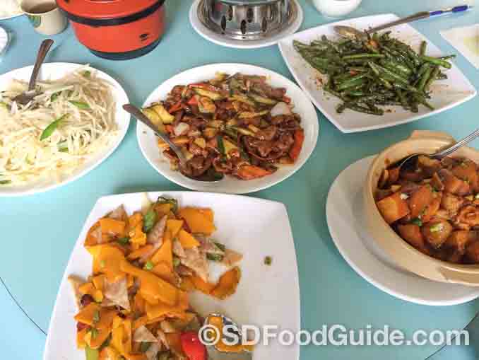 神廚Mr. Holy Gao能吃到各式傳統菜肴。
