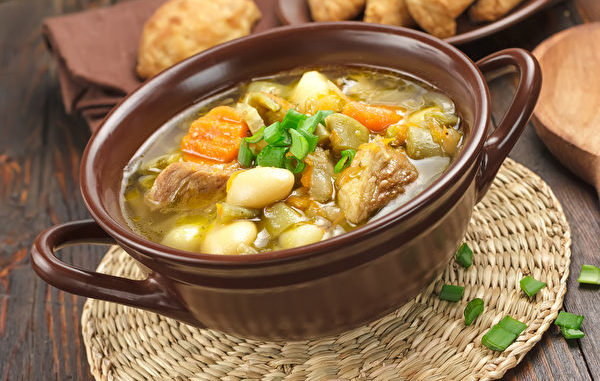 春季养生美味靓汤－三豆排骨汤。