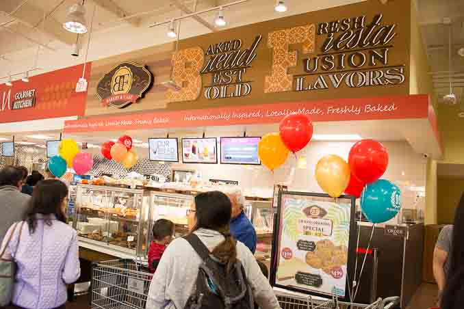 99大華超市在聖地亞哥南郡Chula Vista的新店4月1日正式開張，成為大聖地亞哥地區的第三家99大華超市。圖為烘培區的BF西式麵包坊。（攝影：楊婕）
