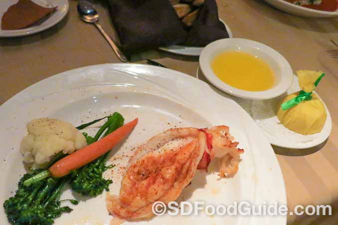 Silver Legacy赌场内的Sterling’s海鲜牛排馆的前菜－新英格兰龙虾尾。