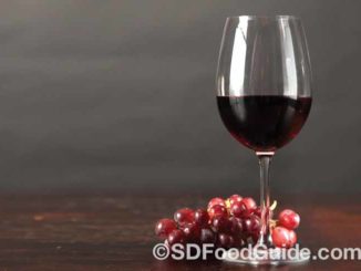 黑皮諾（Pinot Noir）是常見的紅酒之一。