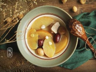 苹果雪梨汤，既滋润，又具营养价值。苹果、雪梨、无花果、红萝卜含多种营养素，脂肪含量低，纤维含量高，绝对是健康之选！