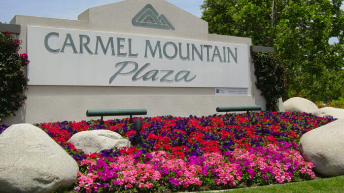 Carmel Mountain Plaza位于华人比较集中的地区，各种商店，生活非常方便