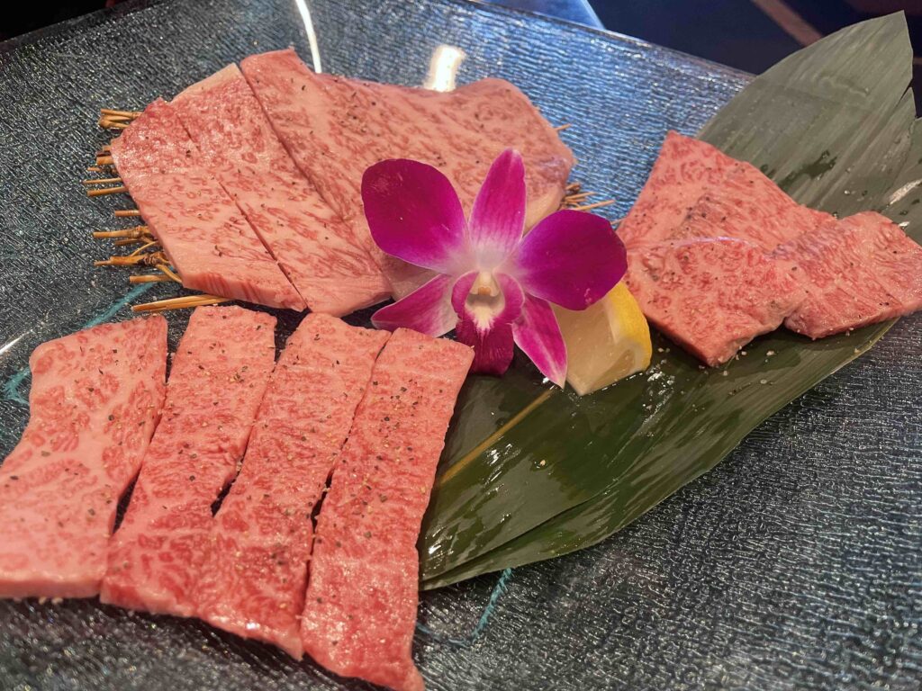 圣地亚哥正宗日本和牛烤肉店：鹤桥烧肉（Tsuruhashi Japanese BBQ），日本进口的A5 和牛分布均匀的油脂好像融化一般，慢慢在嘴里化开，真是味蕾的飨宴