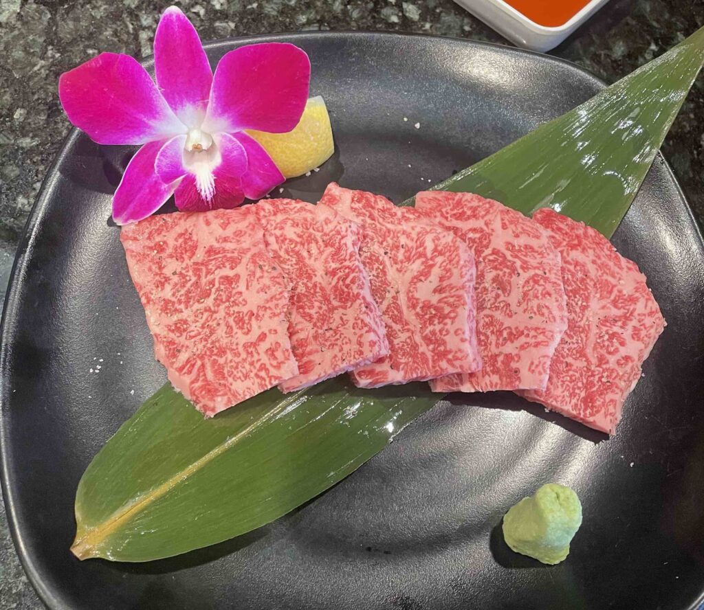 圣地亚哥正宗日本和牛烤肉店：鹤桥烧肉（Tsuruhashi Japanese BBQ），日本进口的A5 和牛本身味道非常鲜美，不用任何佐料，也是一场飨宴